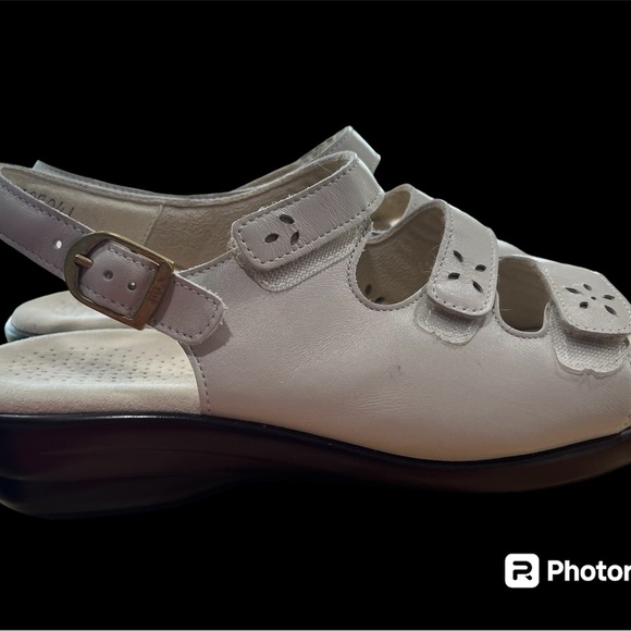 SAS Quatro Tripad Comfort Slingback Sandals Bone 3 Strap Women Size 8 N Beige. - Picture 1 of 6